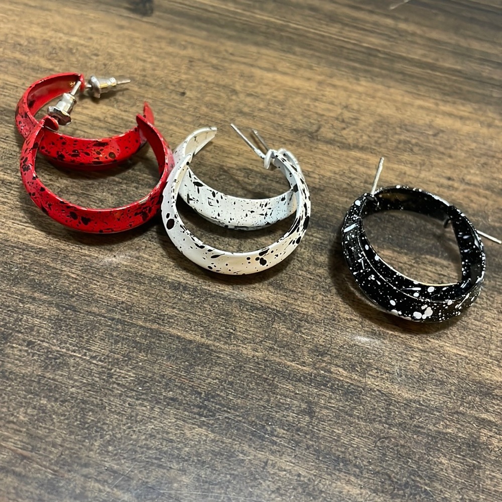 Red ,black & white metal 90’s earrings!